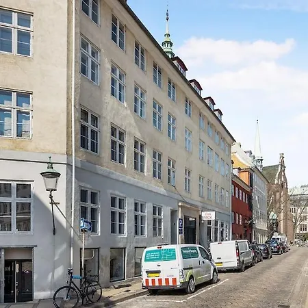 H.c. Andersens Hang Around