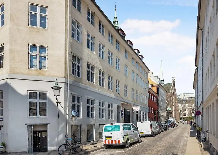 H.c. Andersens Hang Around