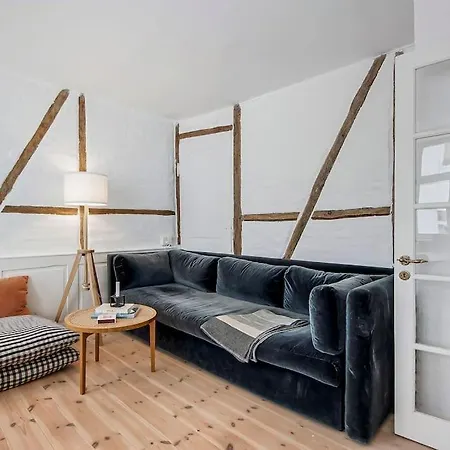 H.c. Andersens Hang Around شقة